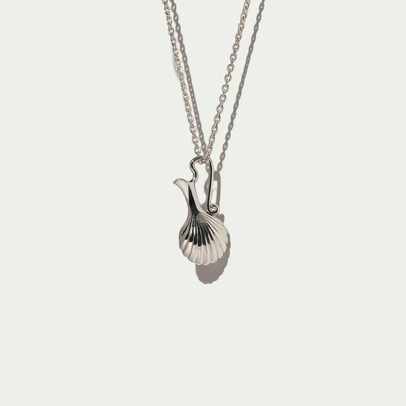 Neueblute Shell Vase Necklace