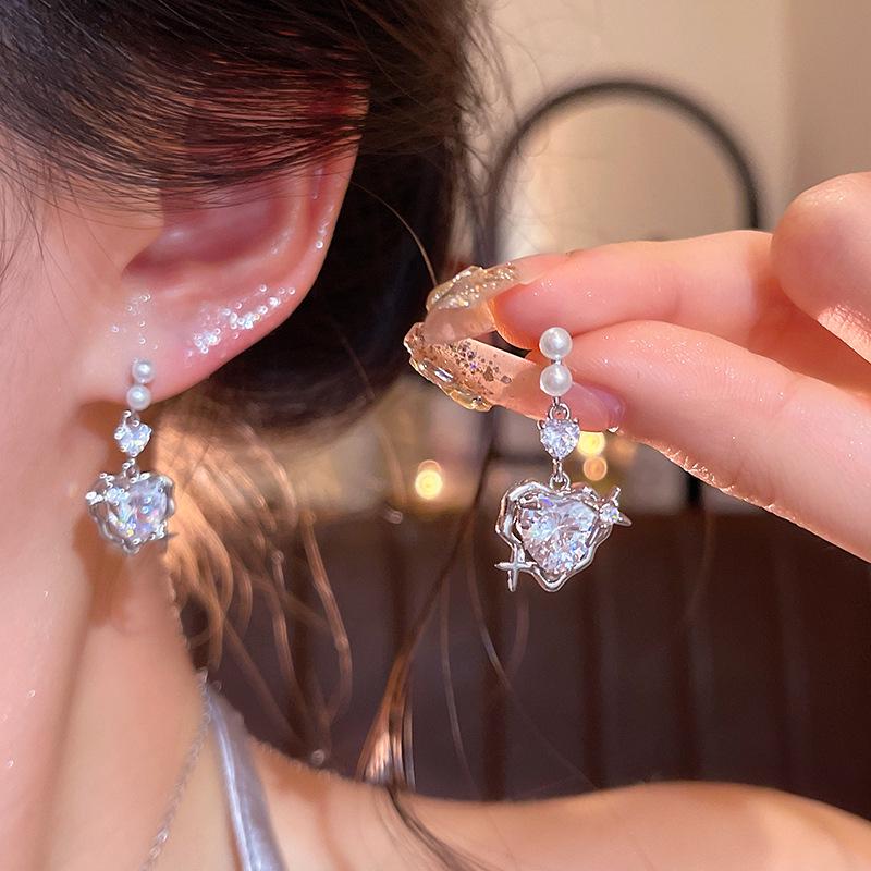 Orecchini a Bottone in Argento 925 con Zircone e Perla a Fiocco - Design Coreano Retro di Alta Gamma