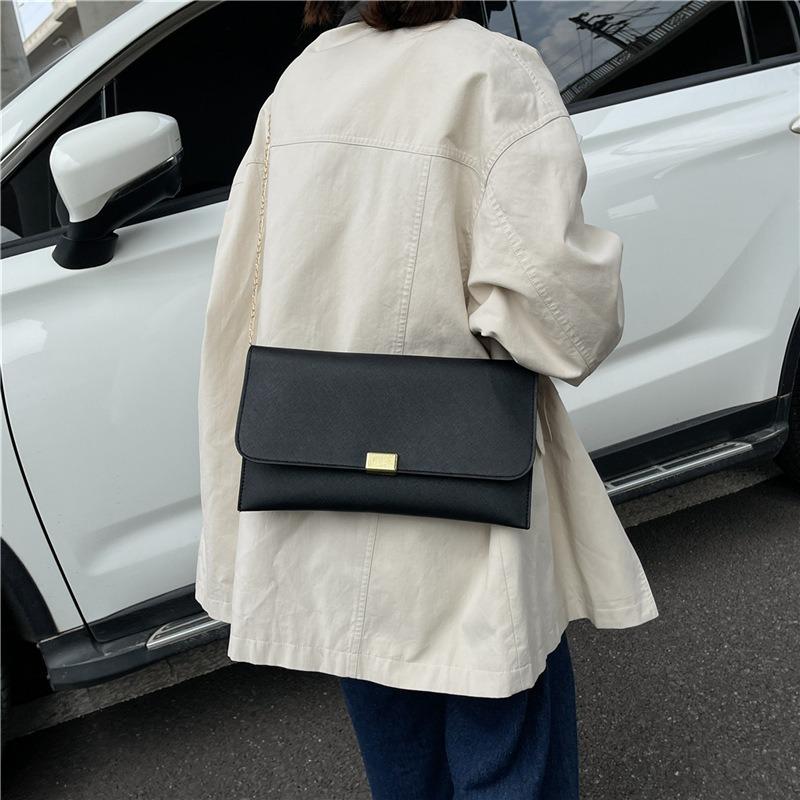 Today's popular niche light luxury baguette underarm bag women's new high-end autumn shoulder bag messenger bag