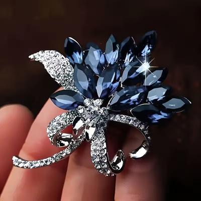 Luxus-Design Blaue Kristall-Strauß-Broschen für Damen Elegante Strass-Blumen-Brosche Kleidungspins Lässige Party-Schmuckstücke Geschenke