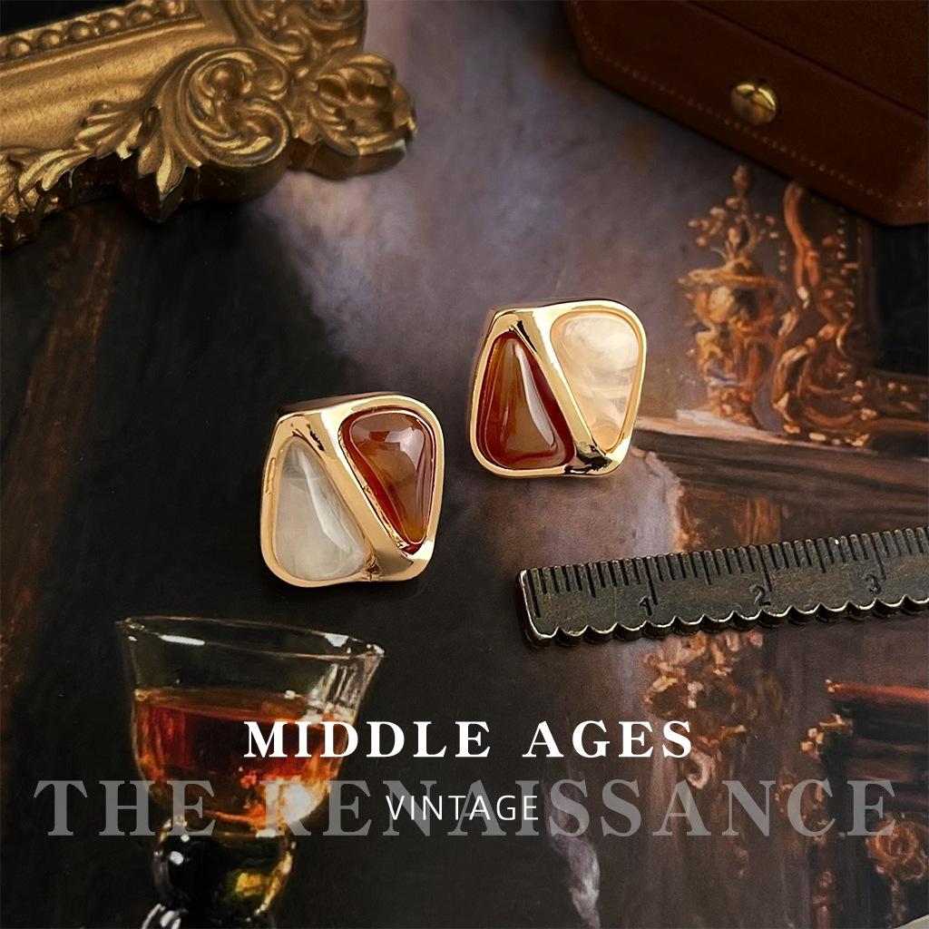 Vintage light antique geometric square contrasting color smudge nails French minimalist earrings light luxury earrings