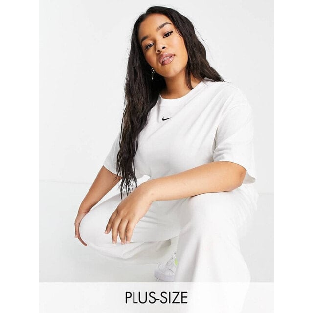 

Белая футболка бойфренда Nike Plus Essentials