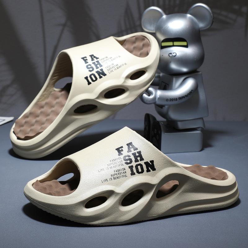 Men's Outdoor Thick-Soled Slippers: Comfortable, Wear-Resistant, Lightweight Sports Sandals for Indoor/Outdoor Use.