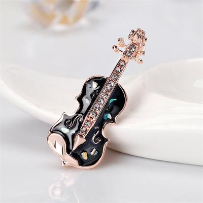 Spilla di Lusso Personalità Chitarra Violino Smaltata a Goccia Spilla Corsage con Conchiglia Spilla da Donna