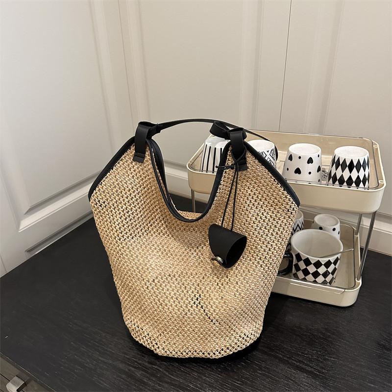 Pvc Woven Tote Bag For Summer Beach Vacation With Large Capacity And Magnetic Closure