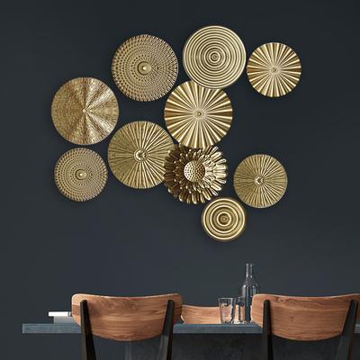 Home Decor Runde goldene Wandbehang Metall unregelmäßige Wandscheibe runde Wandanhänger Wanddekoration
