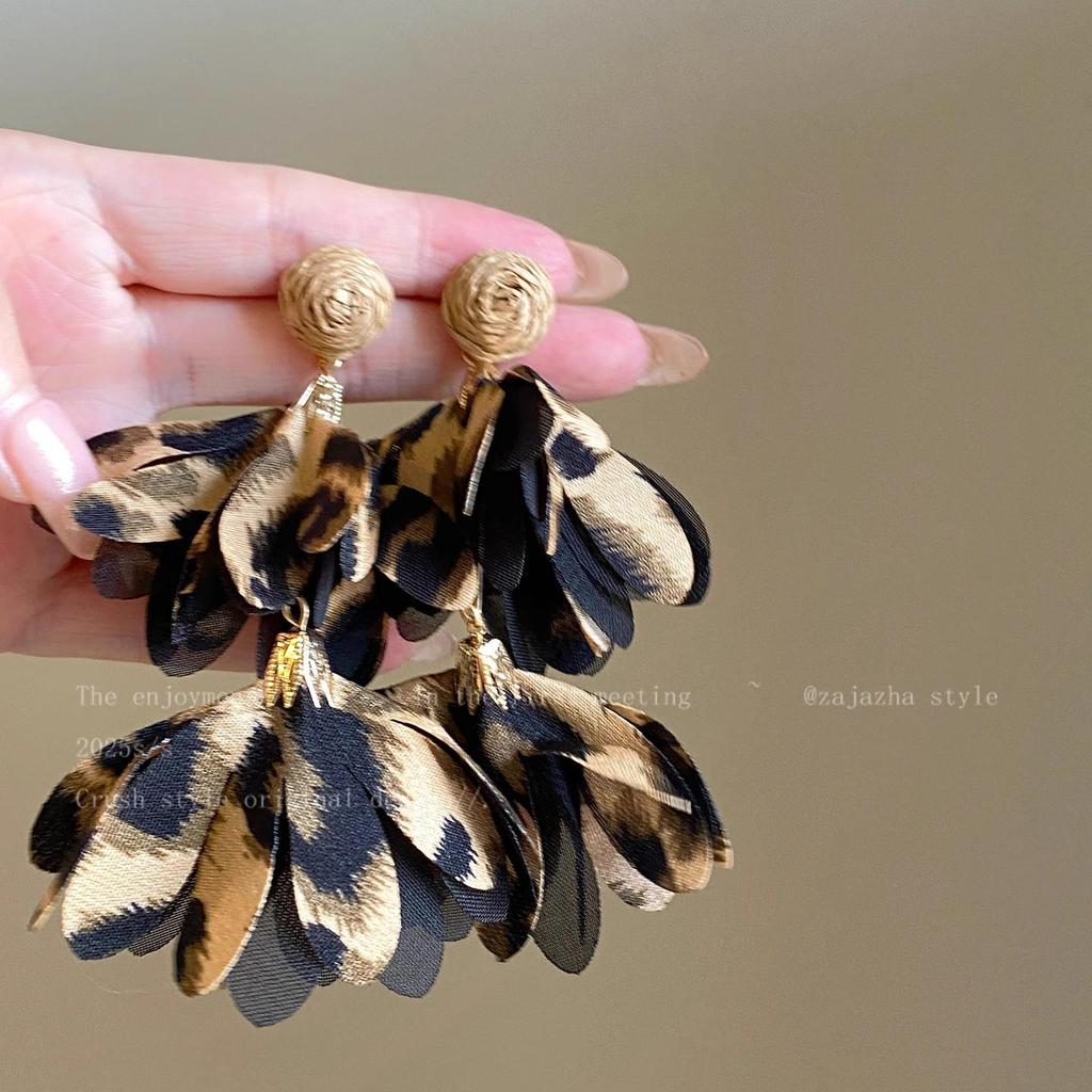 Elegant 2025 French Pearl Earrings for Women - Unique, High-End Design