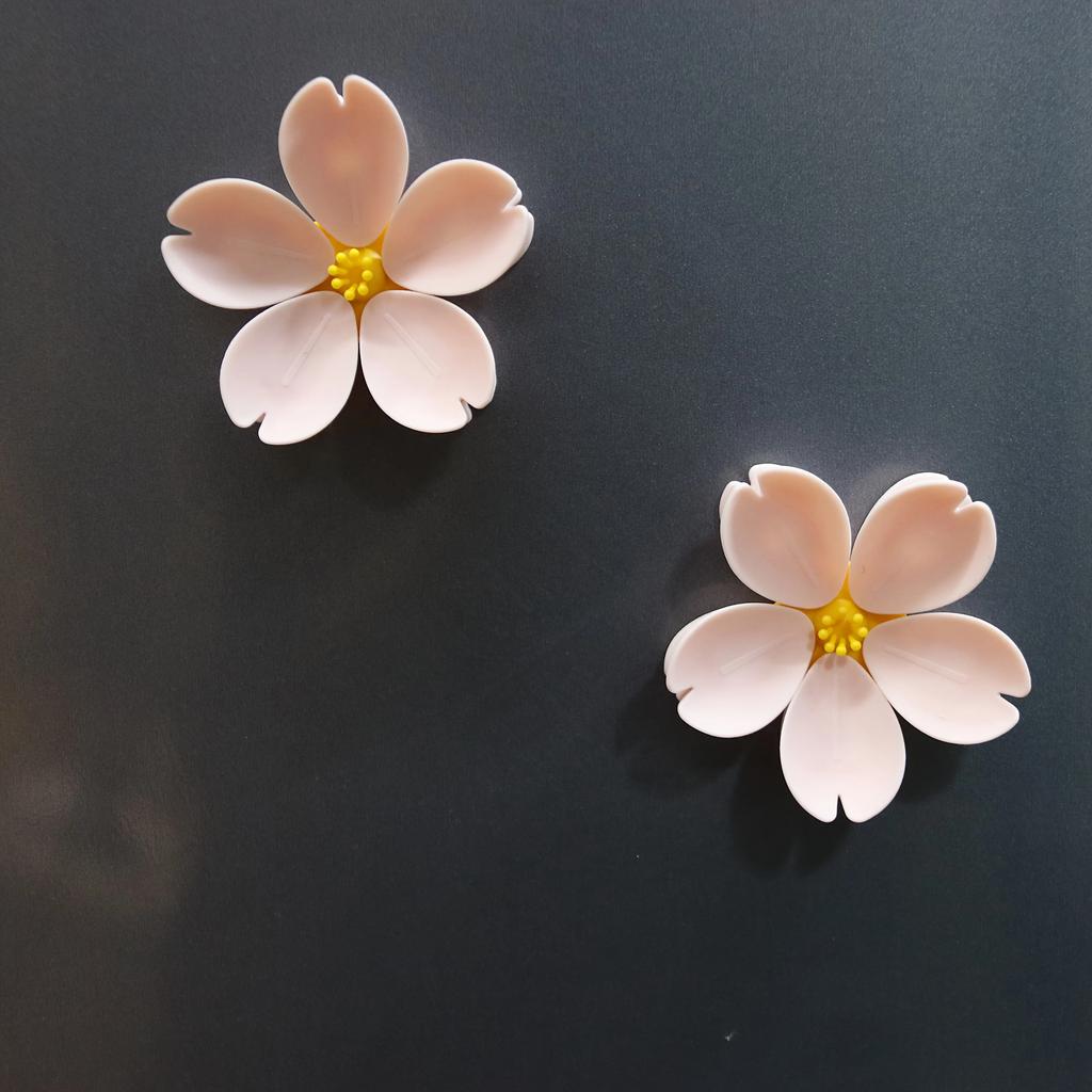 1pc Magnetic Fridge Magnet Seal Clip, INS Style Beautiful Sakura Fridge Magnet, Household Moisture-Proof Snack Seal Clip