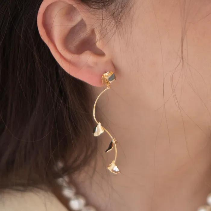 Frill Petal Earrings (2colors)