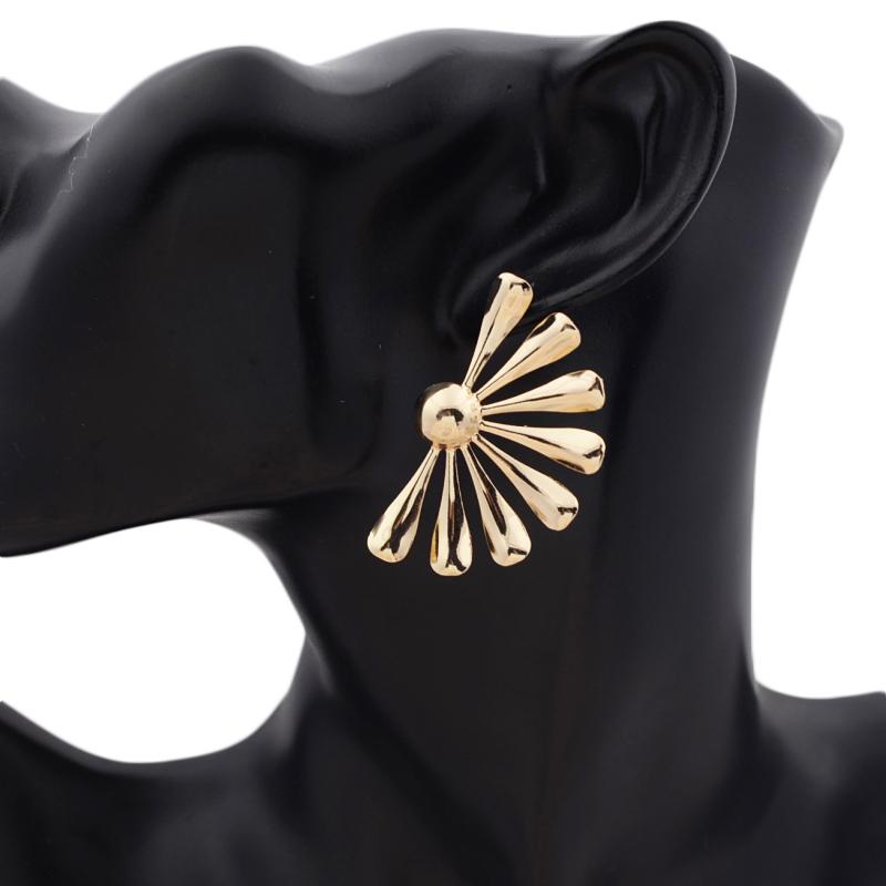 Half Big Sunflower Stud Earrings for Women Bloming Floral Hyperbole Big Ear Decoration Female Party boucle oreille femme