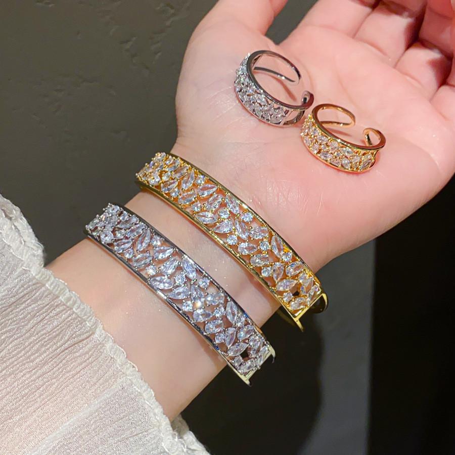 Elegante Bracciale Geometrico a Doppio Strato con Placcatura Oro e Argento per Accessori Donna