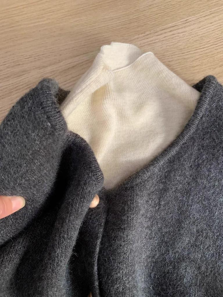 High-End Knit Vest: Women's Korean Style Sleeveless Top with Metal Buttons and Soft Shoulder Pads for Spring and Autumn.