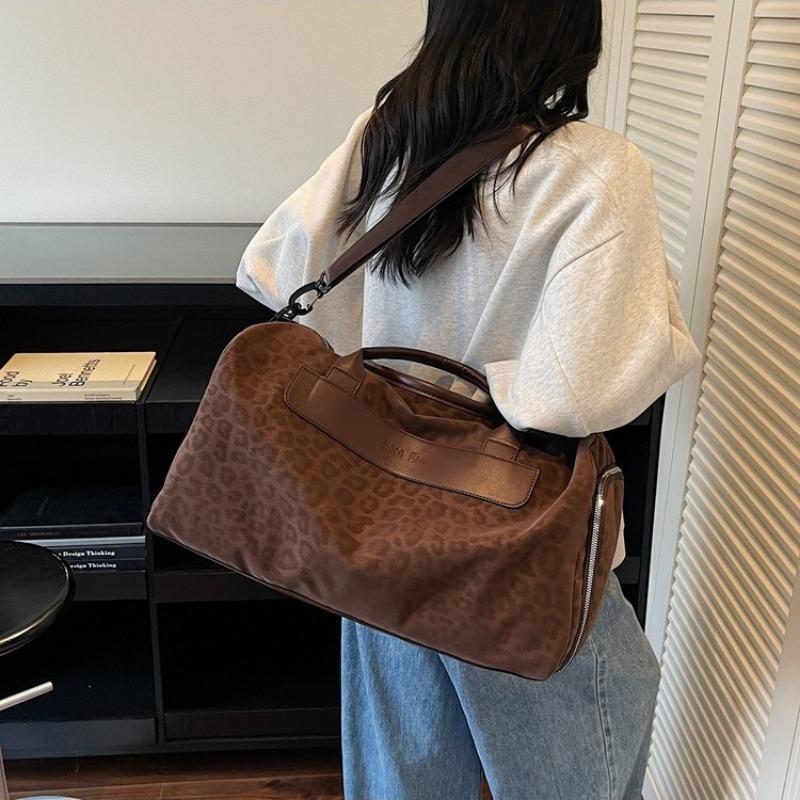 A Portable Travel Bag for Women, A Lightweight and Large-capacity Crossbody Fitness Bag with A Sense of Luxury