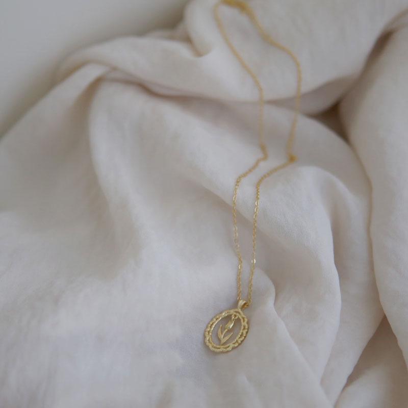 Eternal Love Tulip Pendant Necklace: Gold-Plated S925 Sterling Silver, Vintage Lace Design