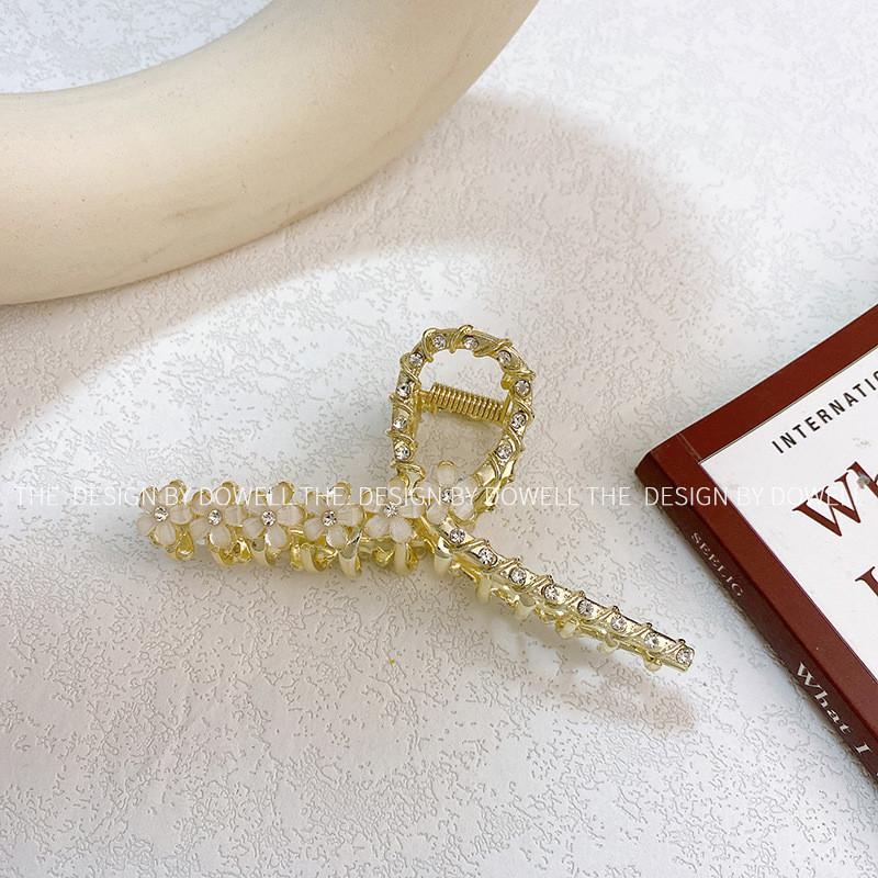 

Premium Alloy Hair Claw Clip For Women Ideal For Chic Updos In Trendy Floral Colors White Flower