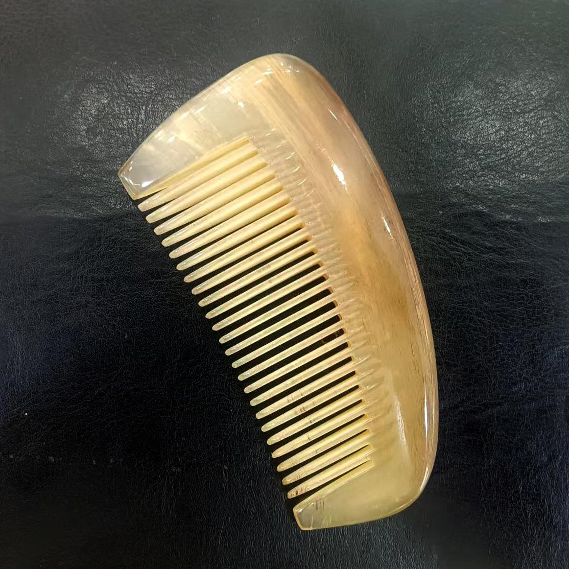 

Портативная массажная расческа в форме полумесяца из рога барана - Без ручки, карманного размера