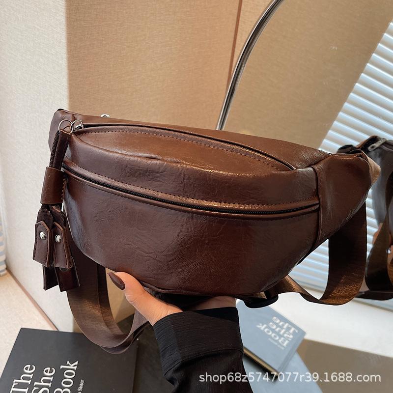 Fashion leisure sports small bag women's 2025 spring and summer new breast bag versatile going out commuting shoulder messenger bag