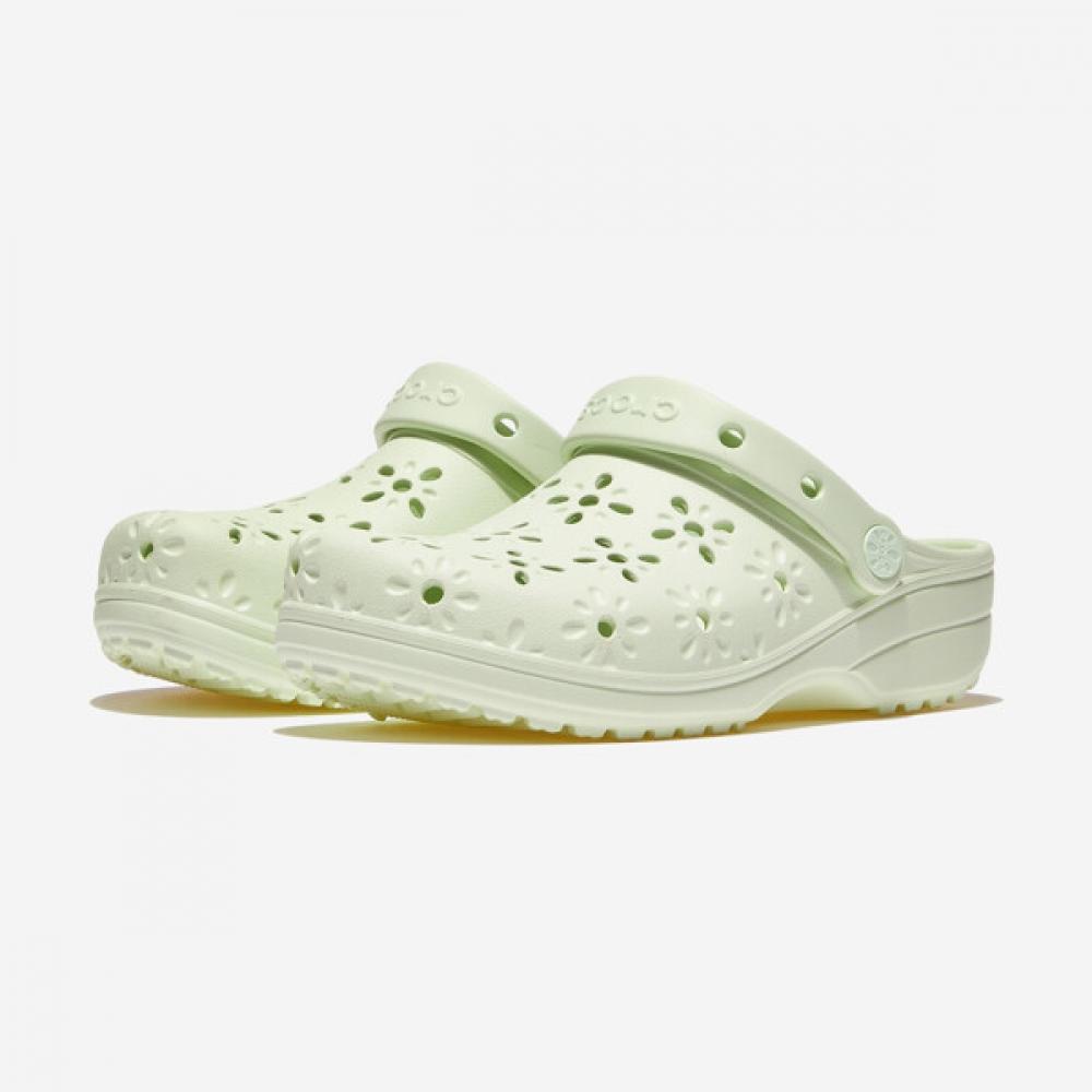 

Crocs Classic Floral Cut Out Clogs Crs210927 0112548 260