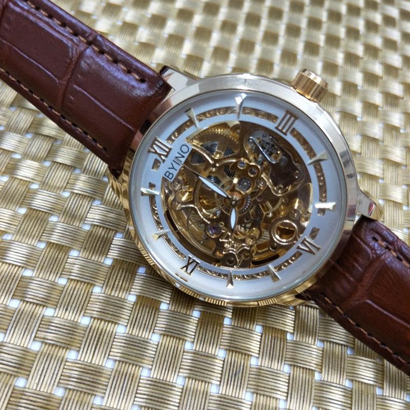 BYINO Herren Skelett Automatikuhr Chronograph mit transparentem Boden, weißen Zeigern, Leder- oder Mesh-Armband