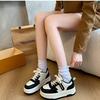 Sapatos brancos pequenos femininos primavera e outono sapatos cem com placa de fundo grosso sapatos casuais tênis muffin