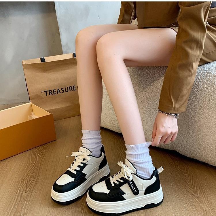 Sapatos brancos pequenos femininos primavera e outono sapatos cem com placa de fundo grosso sapatos casuais tênis muffin