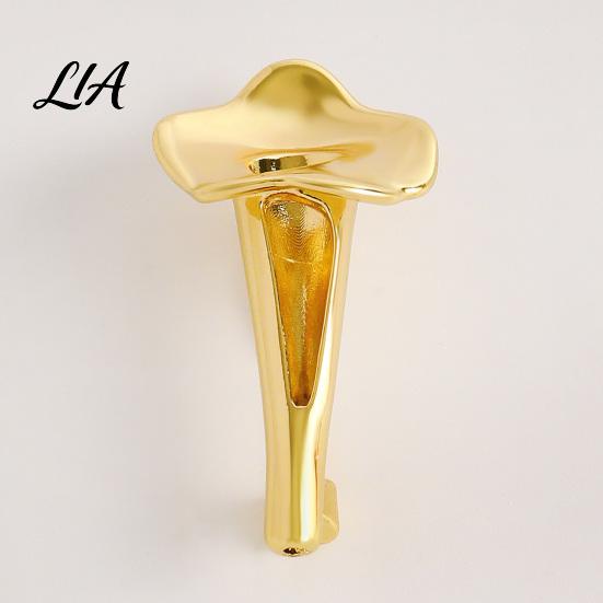 Vintage Style Brooch Peanut/Calla Shaped Flower Insert Brooch, DIY Wearable Bouquet Holder Gold Pin Clip, Metal Vase Lapel for Women Small Vessel