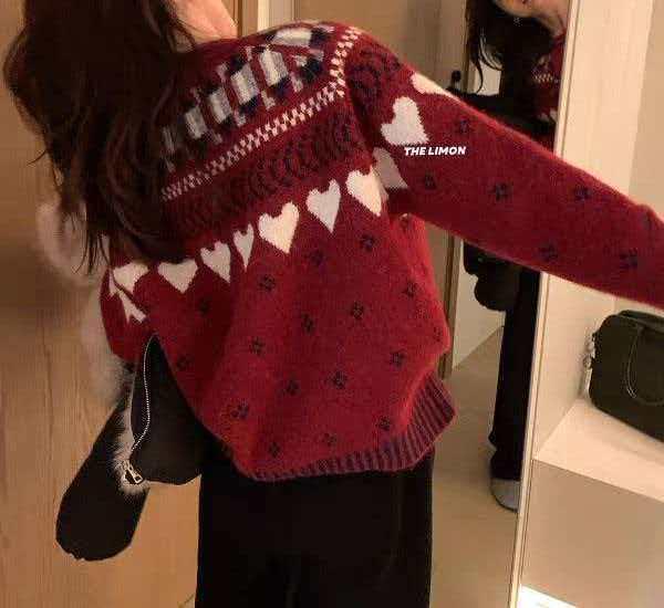 Women's Autumn/Winter Sweater: Heart Floral Print, Horn Buttons, Loose Fit, Slimming, Versatile Outerwear