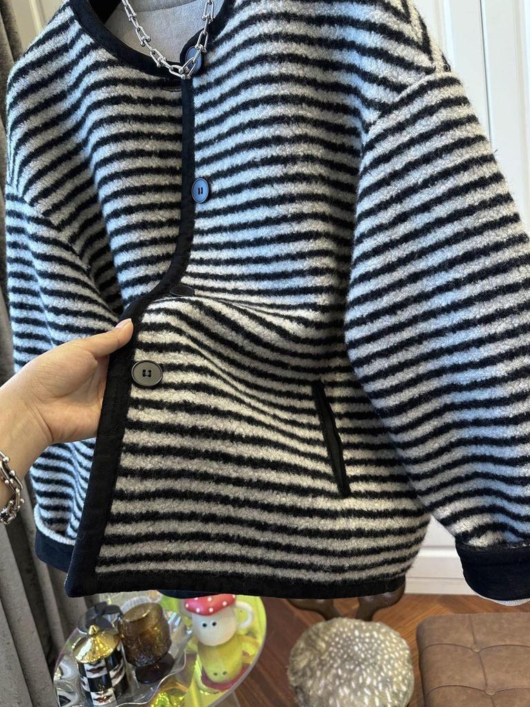 Plus Size Lambswool Coat: Stylish, Warm & Slimming for Young Moms and Seniors