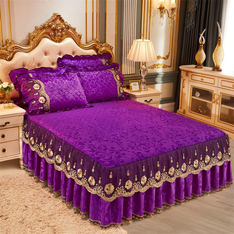 Dreiteiliges Set mit einem gesteppten Bettrock aus Kristallvelours mit abnehmbarem Design, einer dicken und warmen Bettdecke aus Spitze, perfekt für einen Prinzessinnenstil