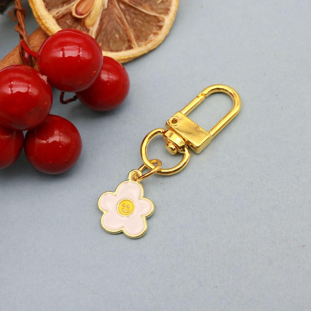 Daisy Earphone Case Keychain: Fresh Summer Pendant & Car/Bag Decoration Gift