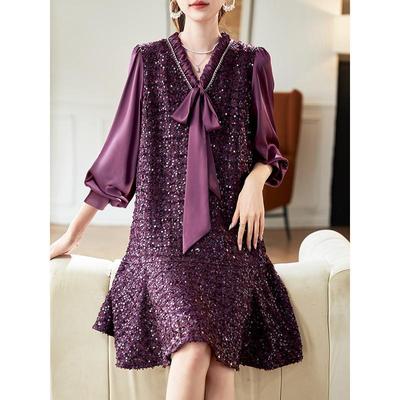 Élégante Robe Rouge à Manches Longues et Col en V Ceinturée avec Fil Brillant pour la Mode Automnale