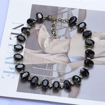 Collana da Cena di Lusso con Pietra Preziosa di Cristallo Nero, Accessori Corti