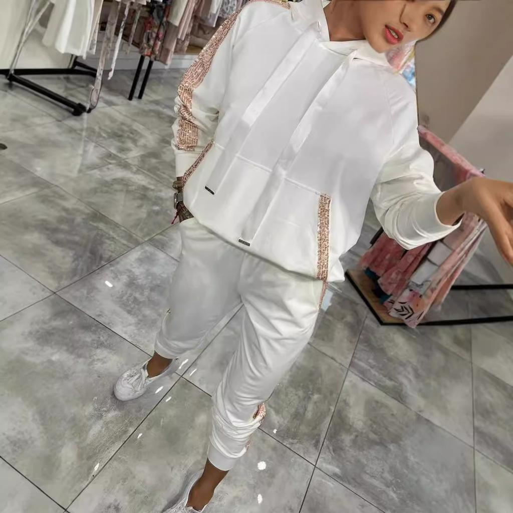 Women's Two-Tone Hooded Sweatshirt and Jogger Set with Rhinestone Design