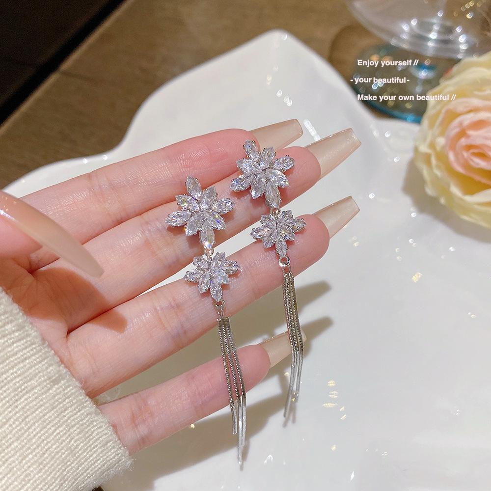 Koreanische Socialite Leichter Luxus Quastenohrringe – Herbst/Winter Silber Stecker für Damen