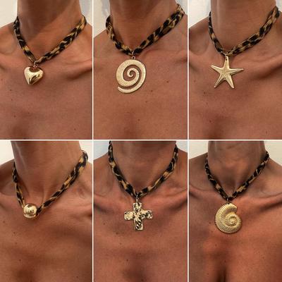 Collana clavicolare con ciondolo a forma di cuore leopardato, serie da spiaggia di alta gamma