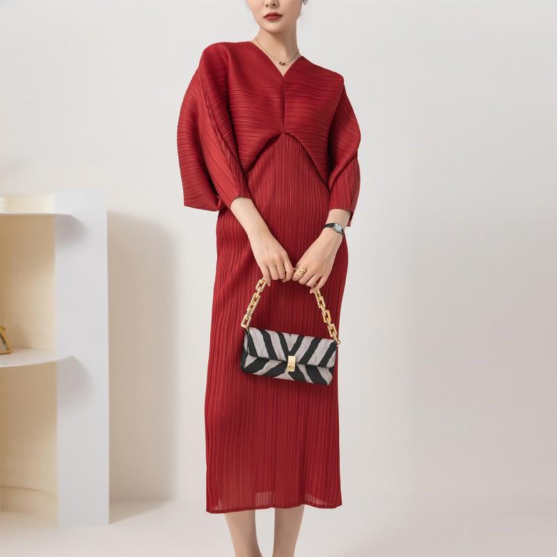 Elegant Pleated Midi Dress With Batwing Sleeves V-Neck Slim Fit Office Wear