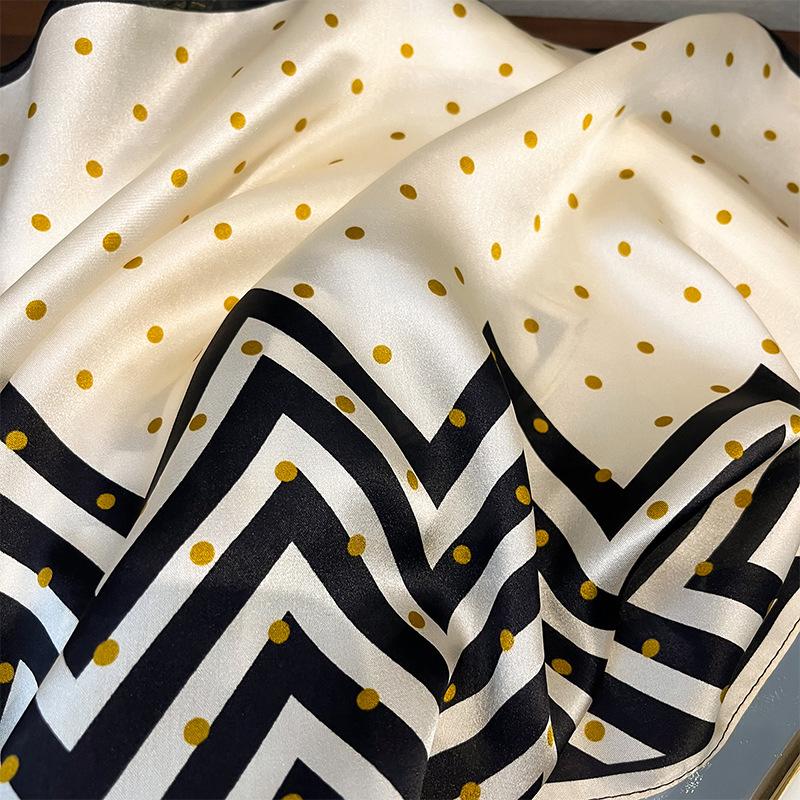 Simple and fashionable silk silk scarf women's new versatile design silk square scarf 111% mulberry silk 11 small square scarves