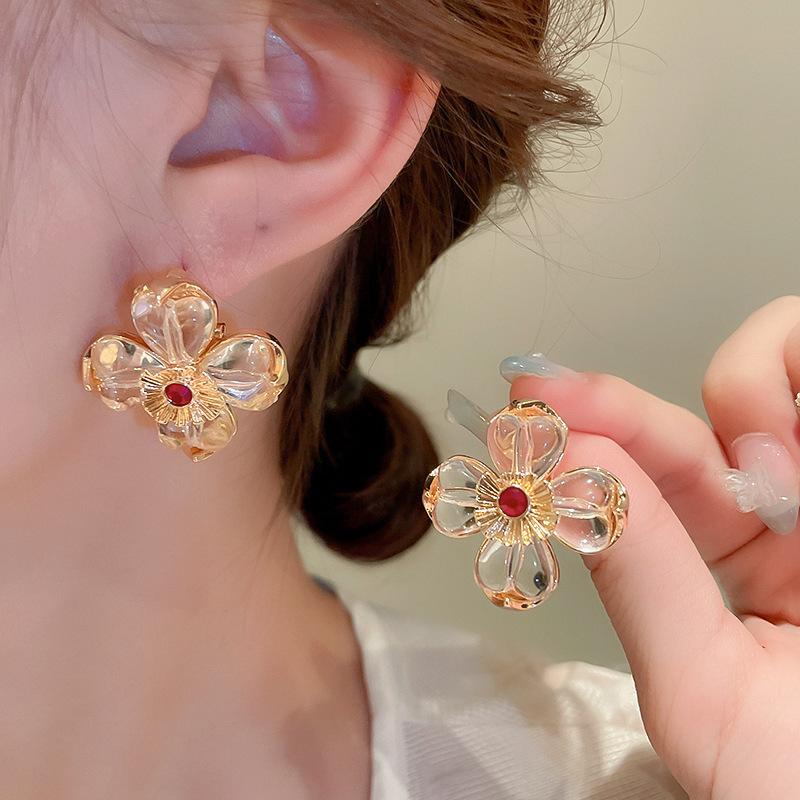Vintage medieval exaggerated earrings women, fashionable retro high-end earrings literary light luxury temperament earrings