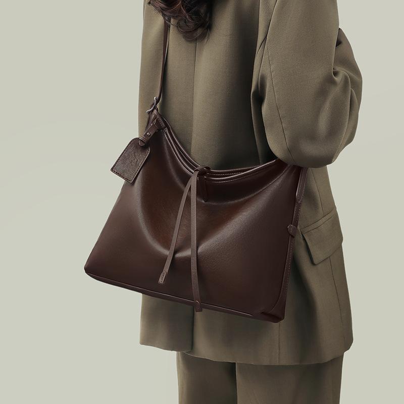 

Tote bag new women s bag leather hobo shoulder armpit bag large capacity commuter messenger bag