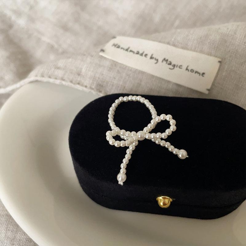 Exquisite Silver Pearl Bow Elastic Ring for Women – Versatile and Stylish Design