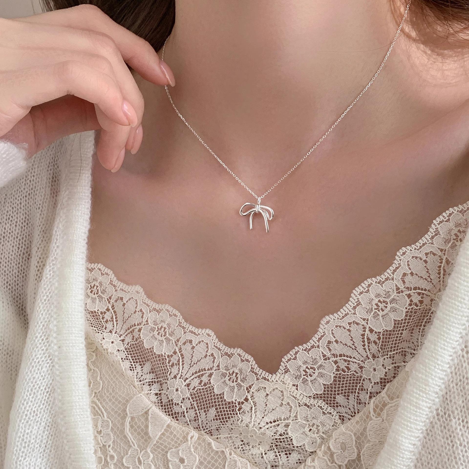 Sweet Fashion Bow Pendant Necklace - Versatile Women s Clavicle Choker