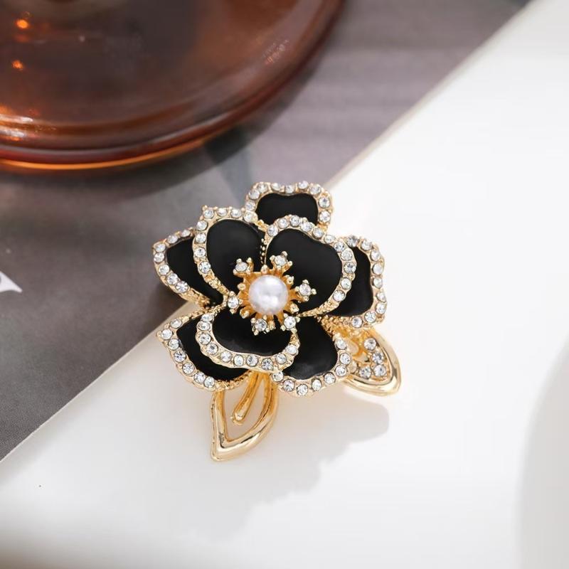 

Трендова біла емалева брошка у вигляді квітки камелії для жінок Елегантні намистини з імітацією перлів Китиця Шпильки на лацкан Значок рослини Ювелірні вироби A1