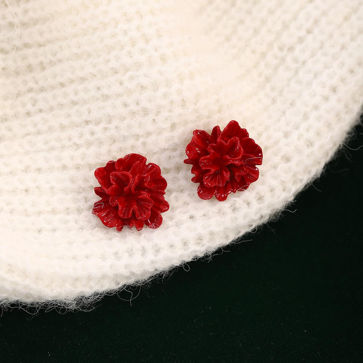 Autumn And Winter Ankola Red Pleated Three-Dimensional Flower Stud Earrings, Light Luxury And High-End Retro Camellia Blooming Temperament Earrings