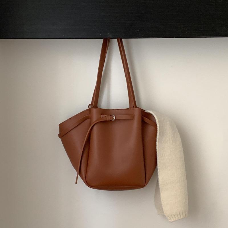 New vegetable basket tote bag fashionable and versatile daily commuter bag large capacity simple shoulder bag women