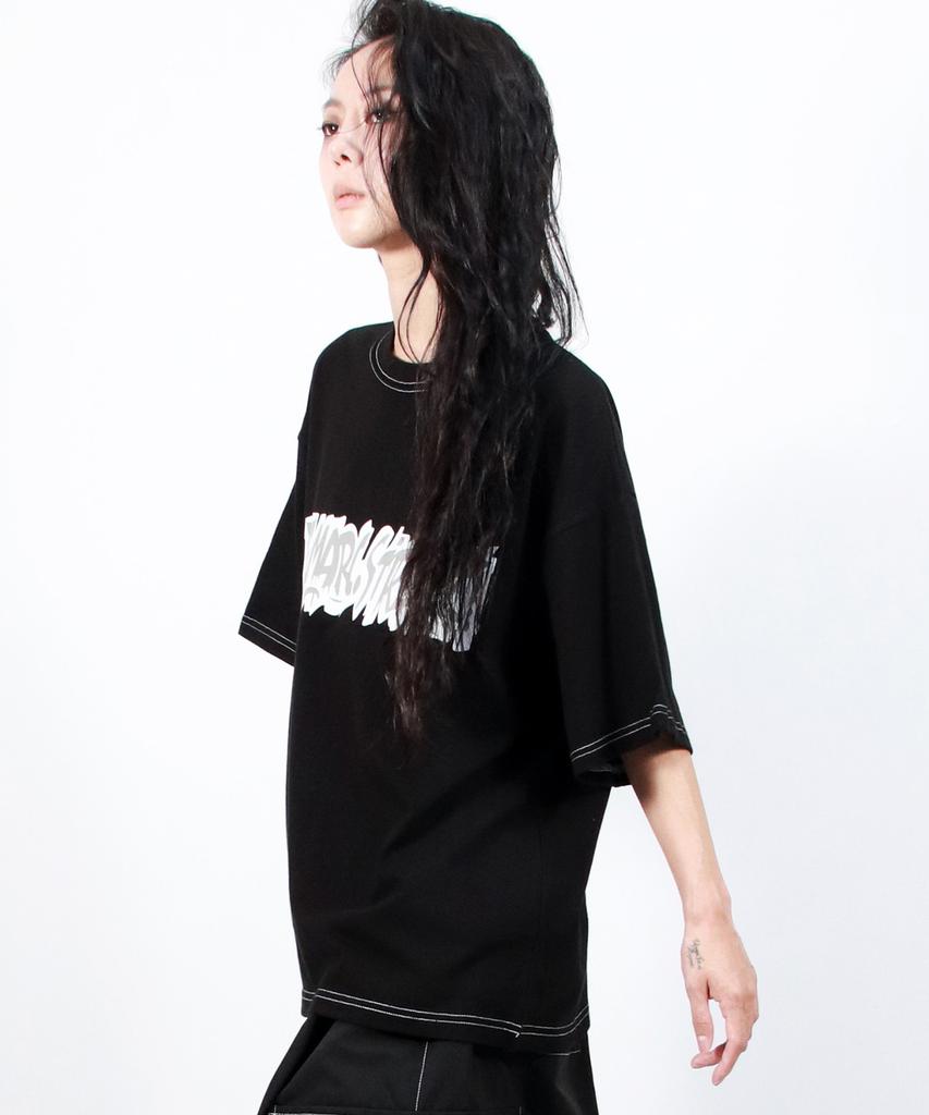 Deumakeu Text Graffiti Boxy Short Sleeve Tee - Black