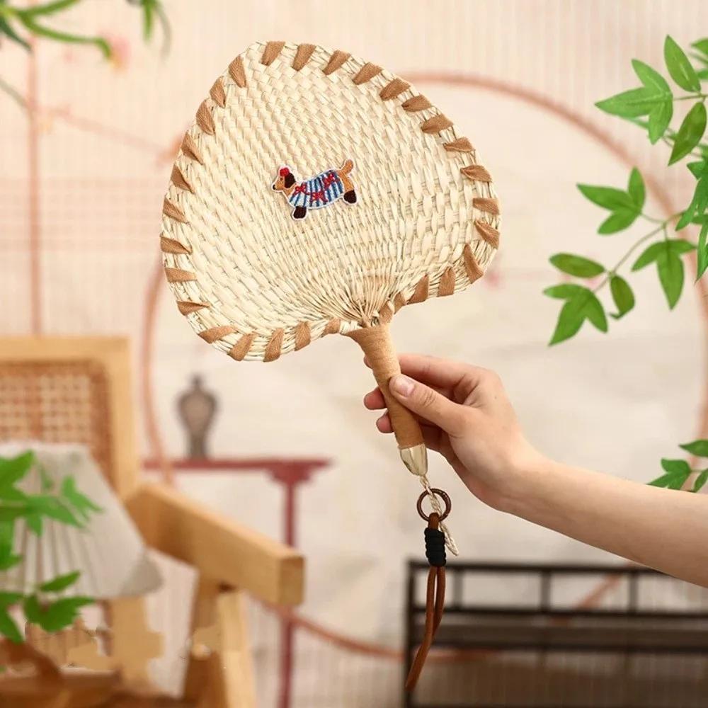 Handheld Fan Animal Pattern Cute Handmade Straw Woven Fan Cartoon Embroidered Patches Hanging Decorative Fan Photography