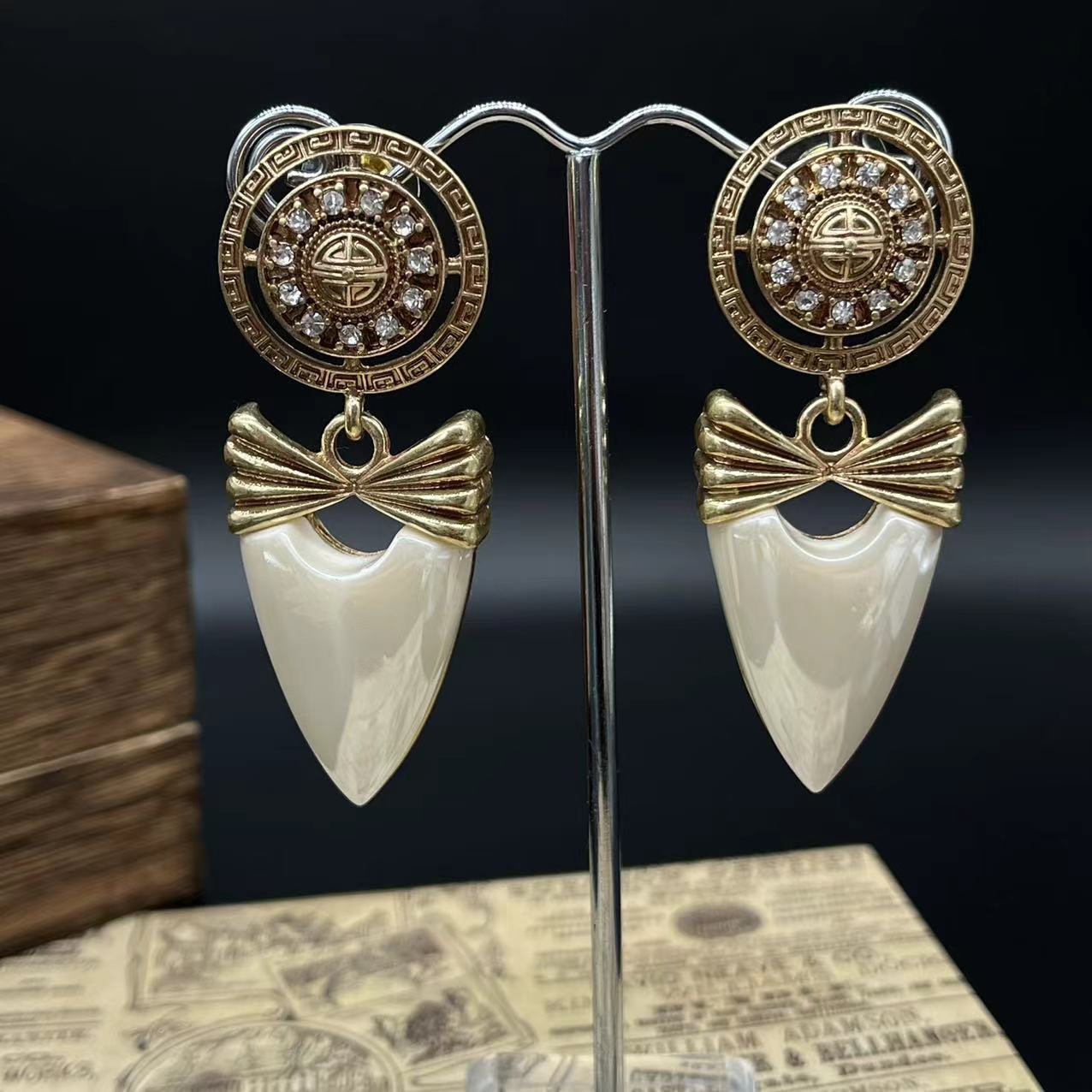 

Vintage Round White Water Drop G Home Earrings Set Bow High End Palace