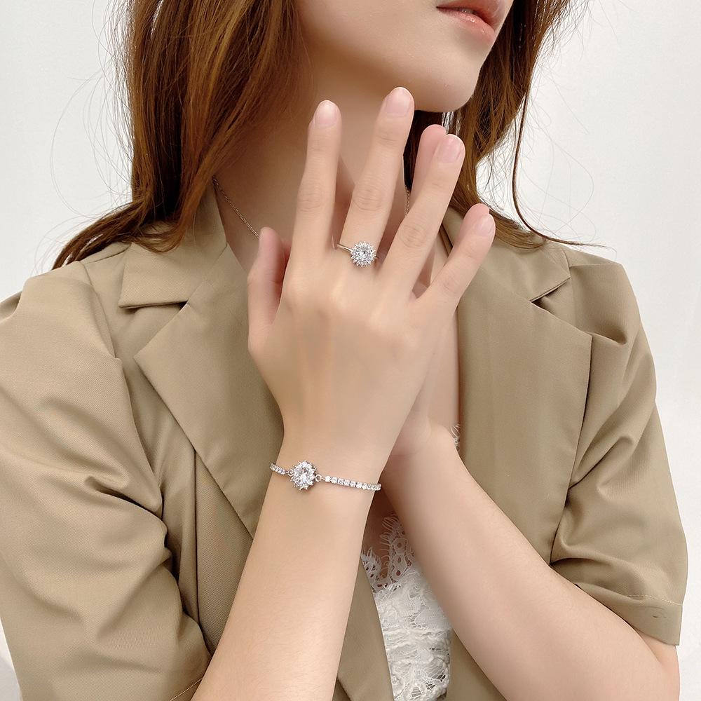 Korean Style Elegant Adjustable Zirconia Square Bracelet - Versatile, Light Luxury Hand Jewelry