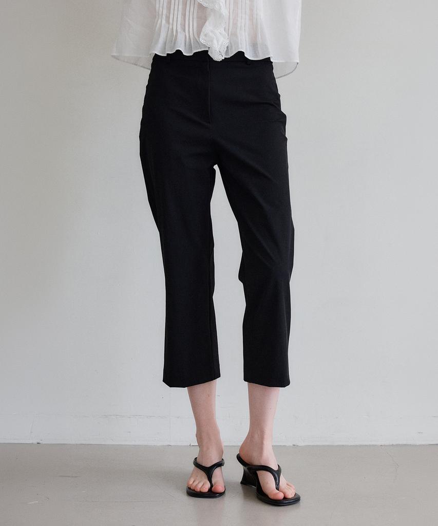 THEELO Slim Fit Nylon Capri Pants (Black)