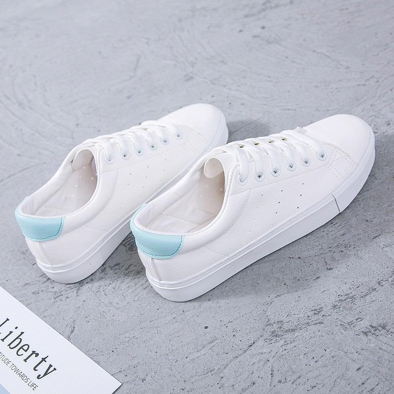 Scarpe bianche in pelle da donna primavera versatili scarpe bianche nuove traspiranti leggere suola morbida bianco puro scarpe da ginnastica da studente scarpe da uomo